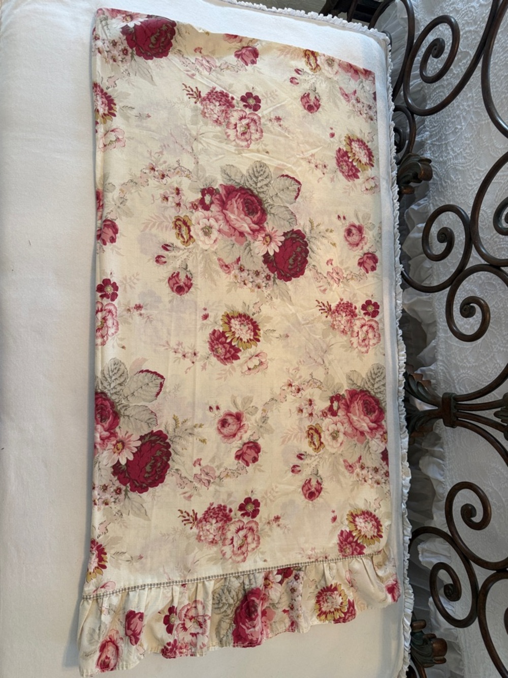 2 Waverly Garden Room "Norfolk Rose" KING Ruffle Pillowcases USA